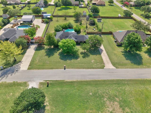 213 Diamond Oaks Drive, Hudson Oaks, TX 76087