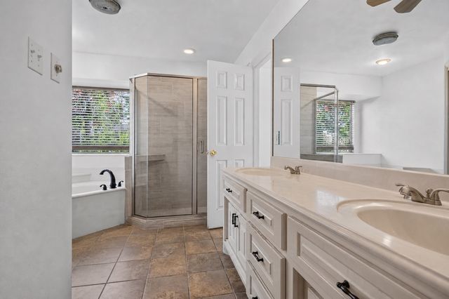 213 Diamond Oaks Drive, Hudson Oaks, TX 76087