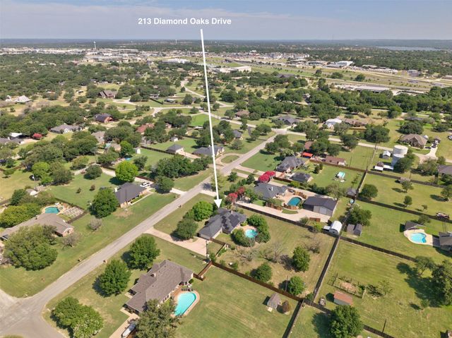 213 Diamond Oaks Drive, Hudson Oaks, TX 76087