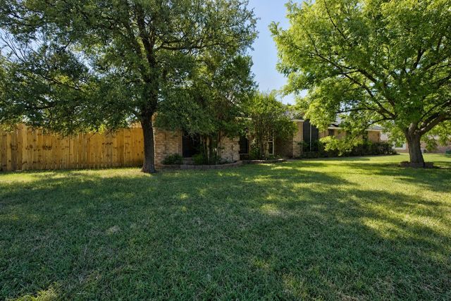 213 Diamond Oaks Drive, Hudson Oaks, TX 76087