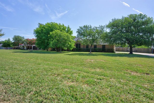 213 Diamond Oaks Drive, Hudson Oaks, TX 76087