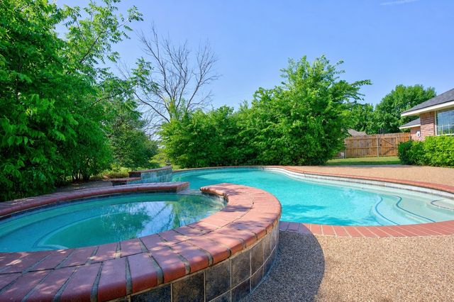 213 Diamond Oaks Drive, Hudson Oaks, TX 76087