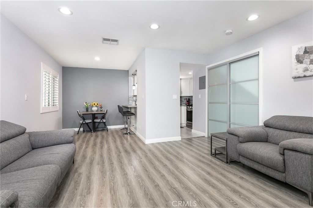 Image 4 of property listing at 618 N Howard Street 128, Glendale, CA 91206