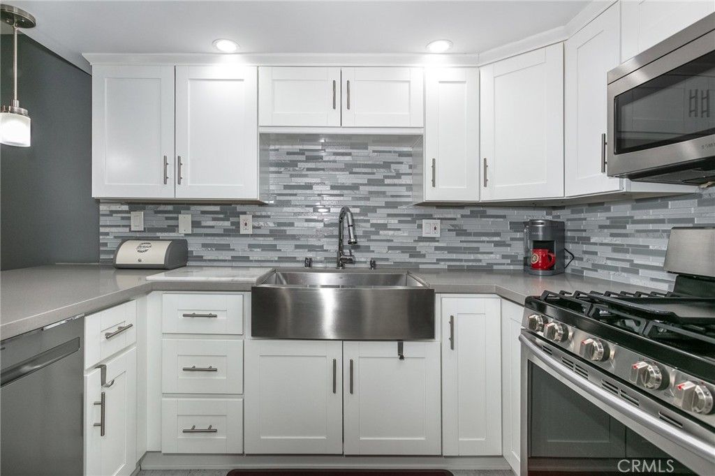Image 5 of property listing at 618 N Howard Street 128, Glendale, CA 91206