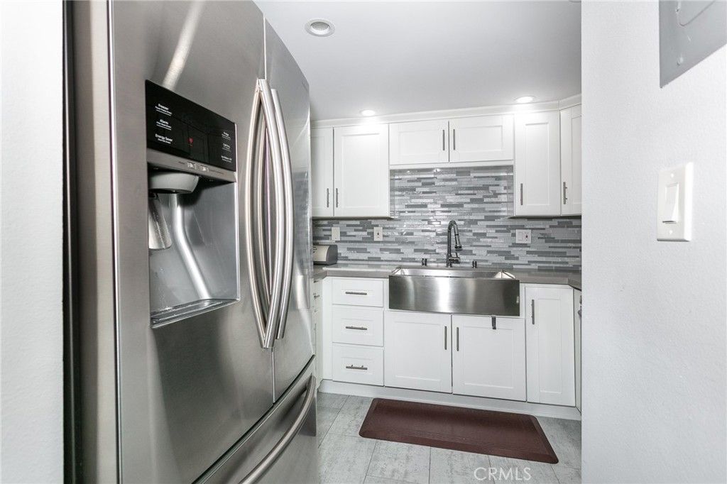 Image 7 of property listing at 618 N Howard Street 128, Glendale, CA 91206