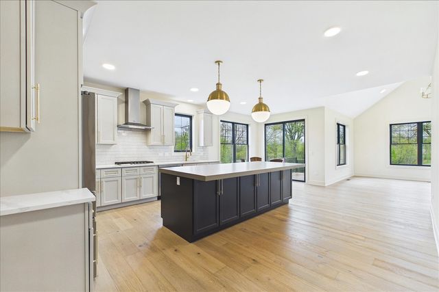 22075 W Casa Bella View, Kildeer, IL 60047