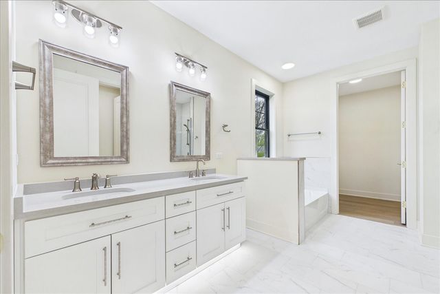 22075 W Casa Bella View, Kildeer, IL 60047
