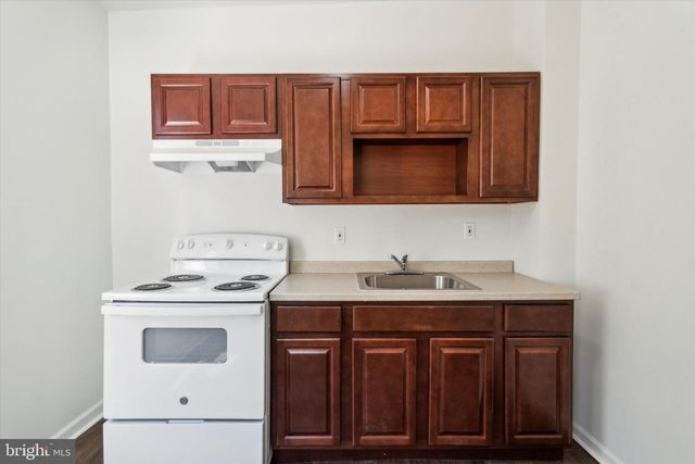 5904 W GIRARD AVE, Philadelphia, PA 19151