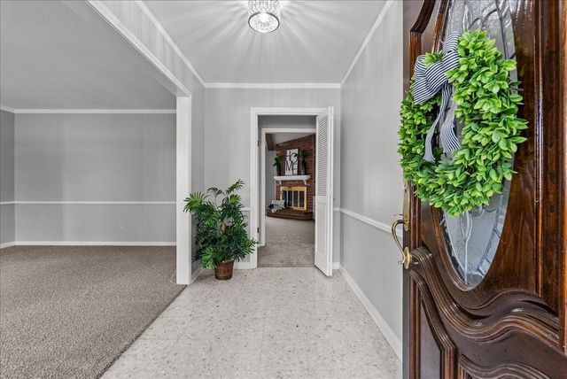 606 Forest Lake Drive, Seabrook, TX 77586