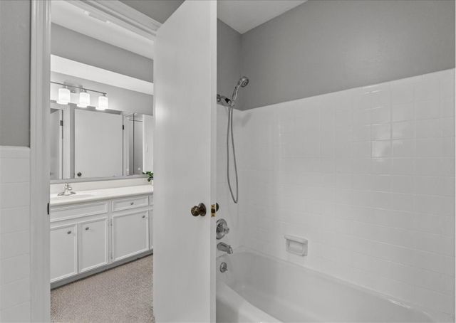 606 Forest Lake Drive, Seabrook, TX 77586