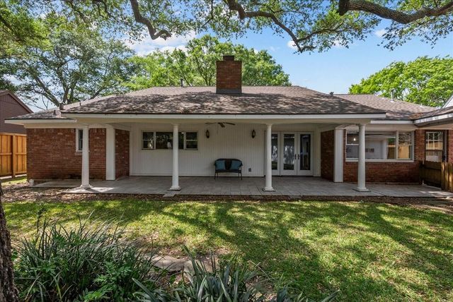 606 Forest Lake Drive, Seabrook, TX 77586