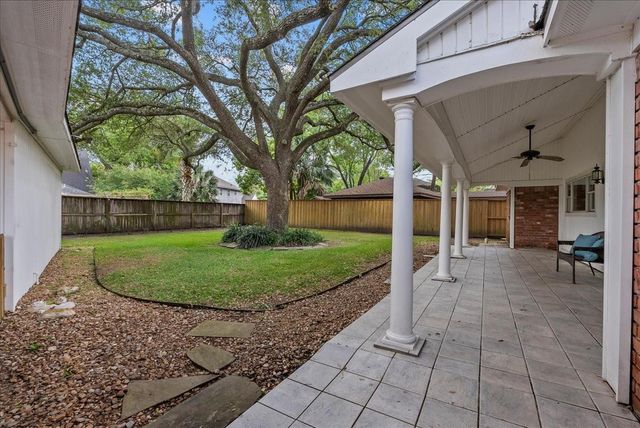 606 Forest Lake Drive, Seabrook, TX 77586