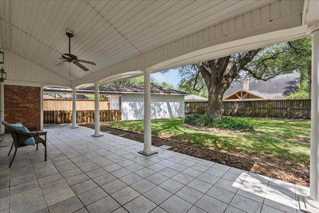 606 Forest Lake Drive, Seabrook, TX 77586