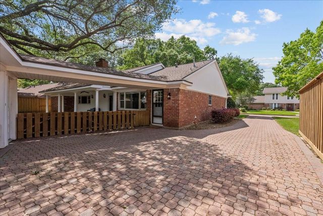 606 Forest Lake Drive, Seabrook, TX 77586