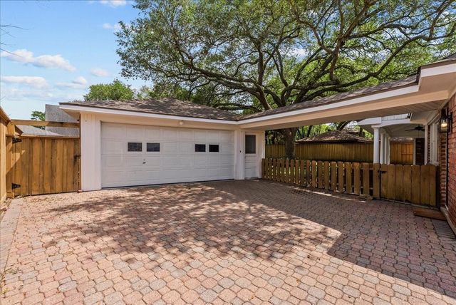 606 Forest Lake Drive, Seabrook, TX 77586