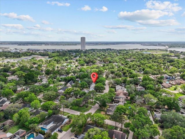 606 Forest Lake Drive, Seabrook, TX 77586