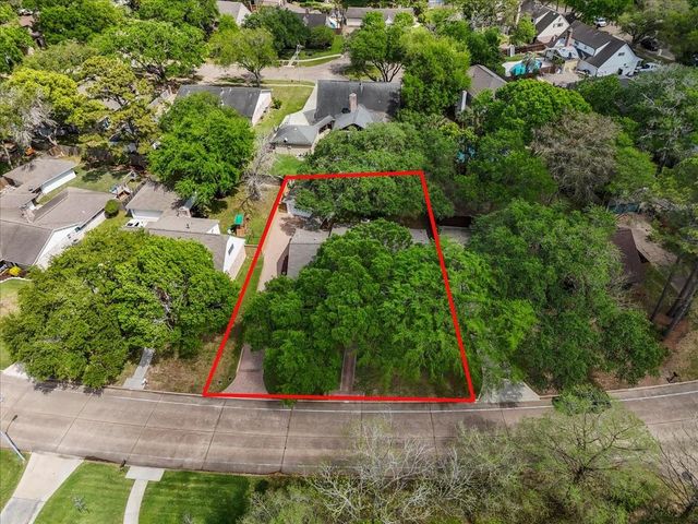 606 Forest Lake Drive, Seabrook, TX 77586