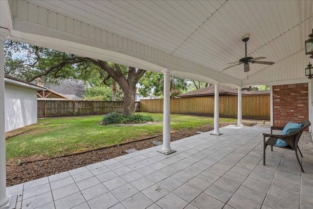 606 Forest Lake Drive, Seabrook, TX 77586