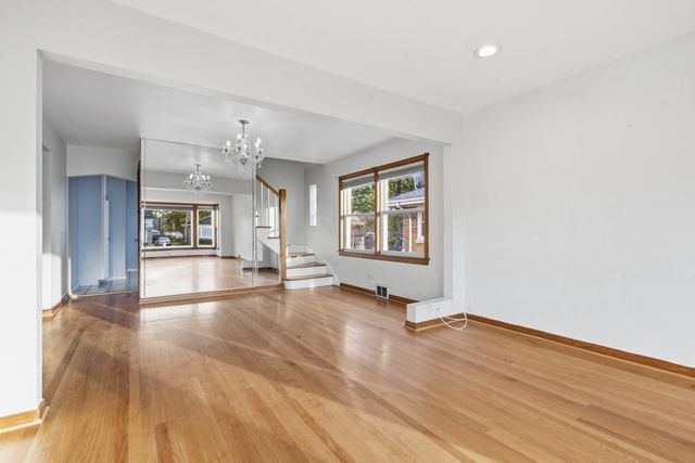 1907 Suffolk Avenue, Westchester, IL 60154