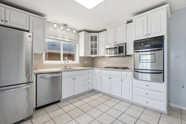 1907 Suffolk Avenue, Westchester, IL 60154