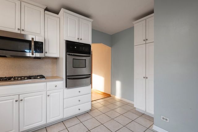 1907 Suffolk Avenue, Westchester, IL 60154