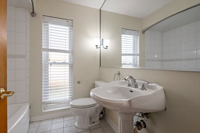 1907 Suffolk Avenue, Westchester, IL 60154