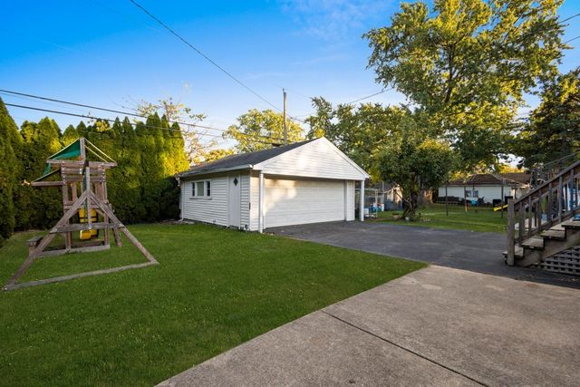 1907 Suffolk Avenue, Westchester, IL 60154