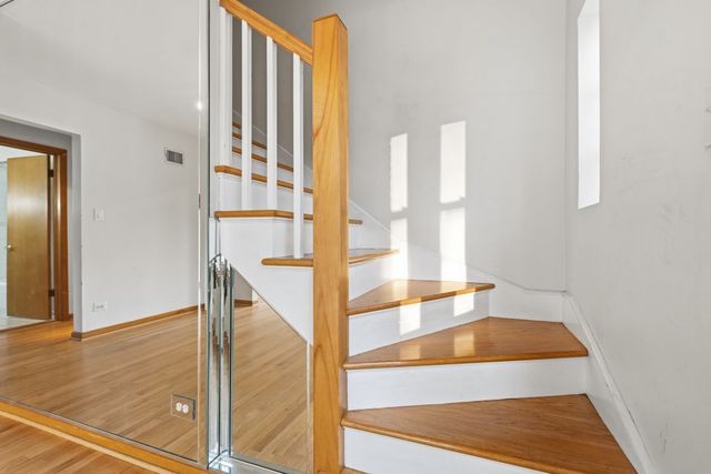 1907 Suffolk Avenue, Westchester, IL 60154