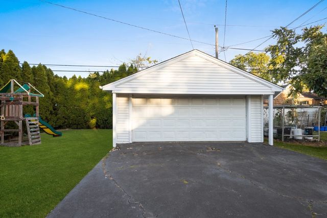 1907 Suffolk Avenue, Westchester, IL 60154