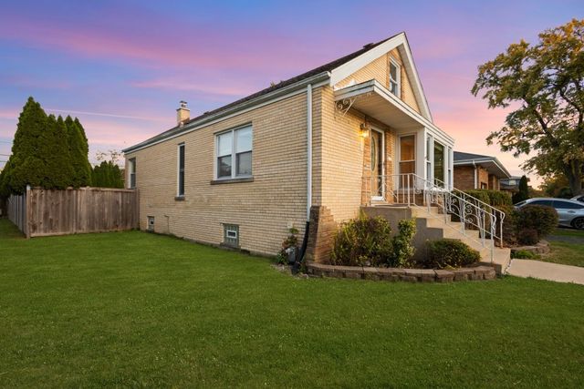 1907 Suffolk Avenue, Westchester, IL 60154