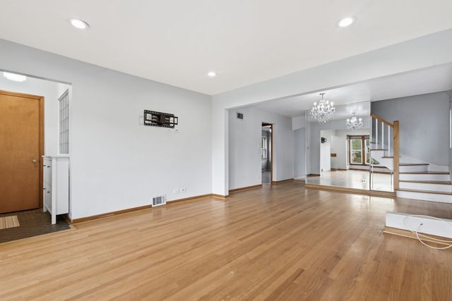 1907 Suffolk Avenue, Westchester, IL 60154