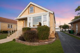 1907 Suffolk Avenue, Westchester, IL 60154