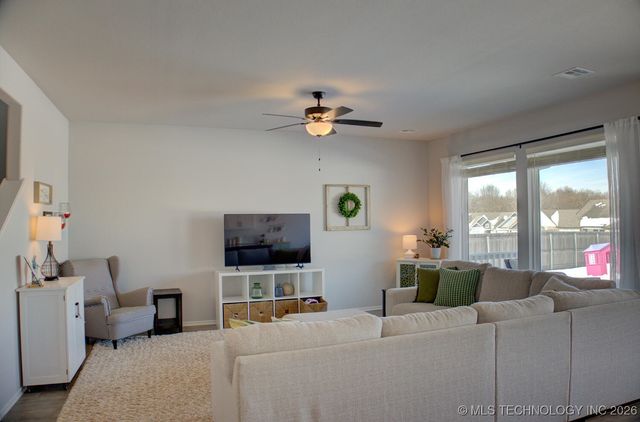 814 E Honolulu Place, Broken Arrow, OK 74012