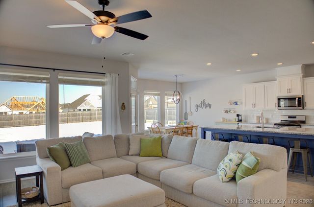 814 E Honolulu Place, Broken Arrow, OK 74012