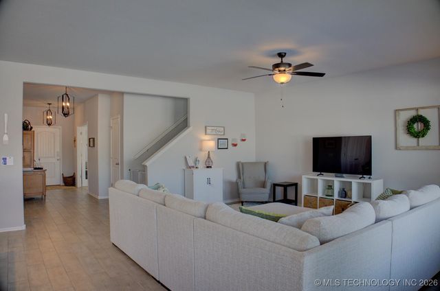 814 E Honolulu Place, Broken Arrow, OK 74012