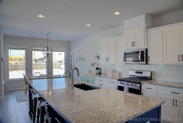 814 E Honolulu Place, Broken Arrow, OK 74012