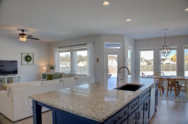 814 E Honolulu Place, Broken Arrow, OK 74012