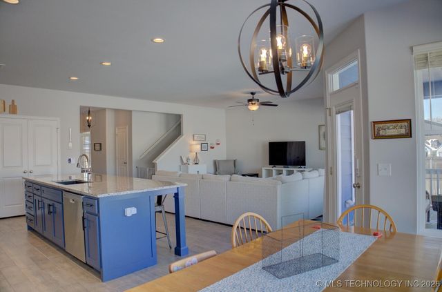 814 E Honolulu Place, Broken Arrow, OK 74012