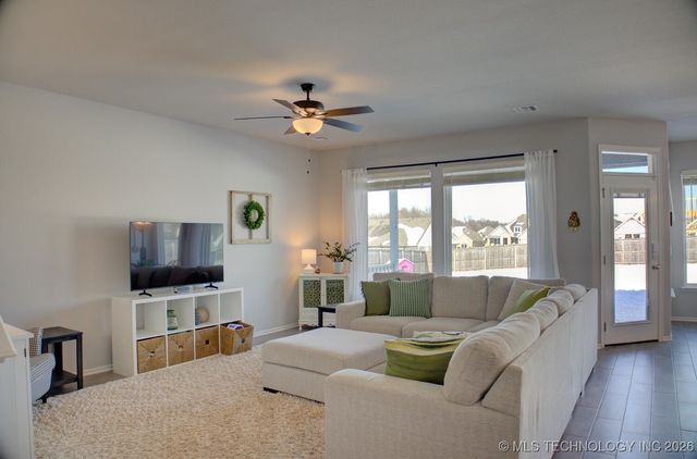 814 E Honolulu Place, Broken Arrow, OK 74012