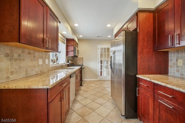 125 Laurita St, Linden City, NJ 07036