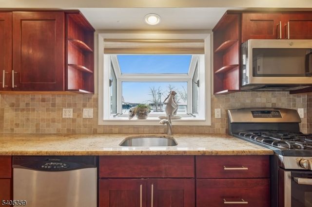 125 Laurita St, Linden City, NJ 07036