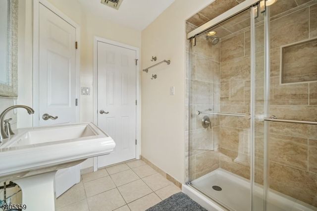 125 Laurita St, Linden City, NJ 07036