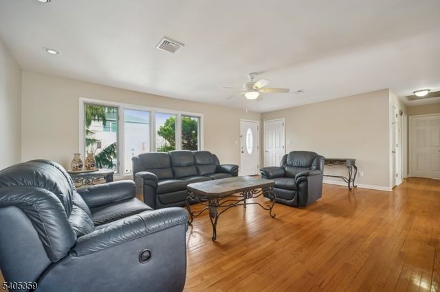 125 Laurita St, Linden City, NJ 07036