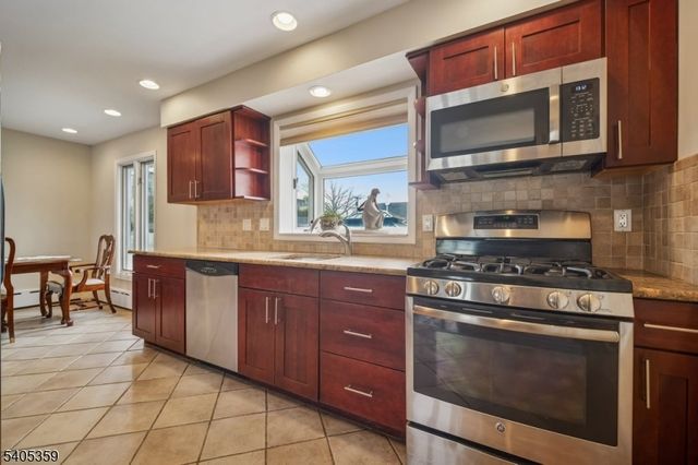 125 Laurita St, Linden City, NJ 07036