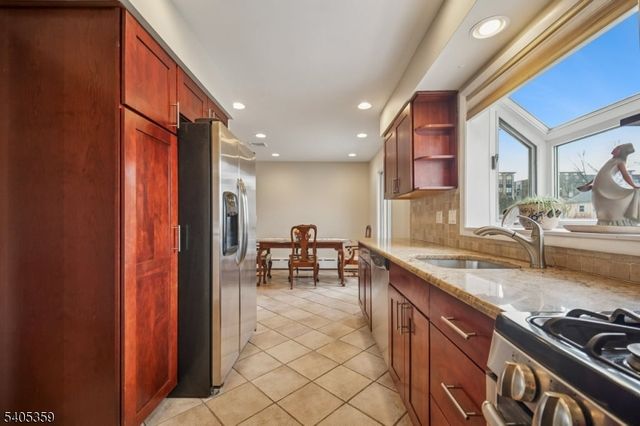 125 Laurita St, Linden City, NJ 07036