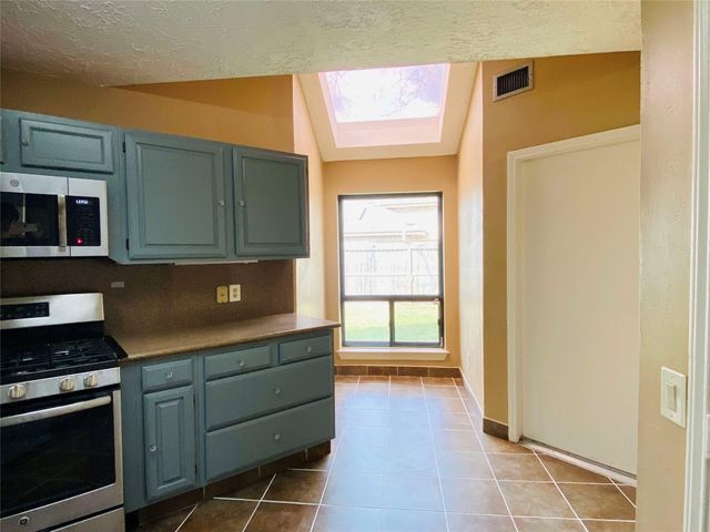 2001 Highland Hills Drive, Sugar Land, TX 77478