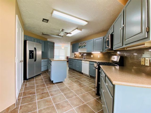 2001 Highland Hills Drive, Sugar Land, TX 77478