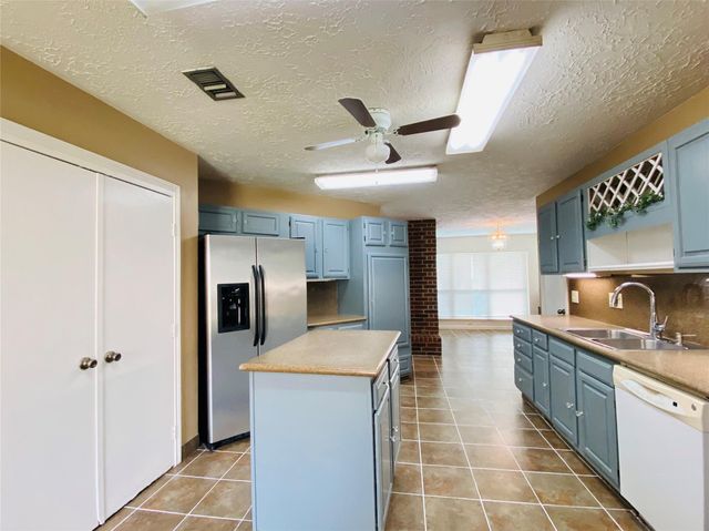 2001 Highland Hills Drive, Sugar Land, TX 77478