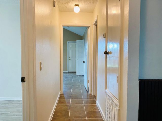 2001 Highland Hills Drive, Sugar Land, TX 77478