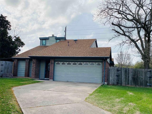 2001 Highland Hills Drive, Sugar Land, TX 77478